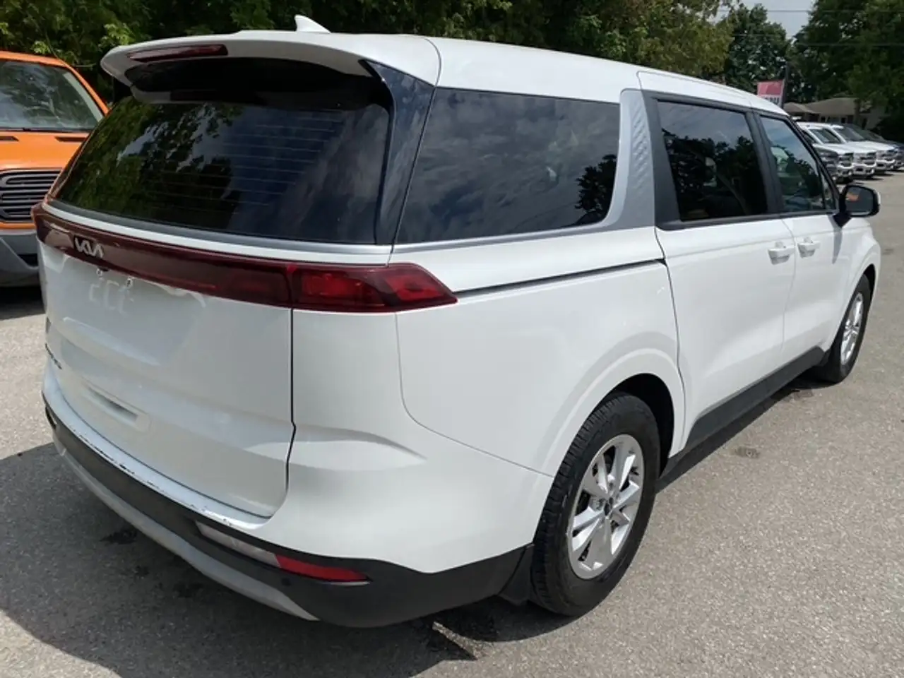 Kia Carnival снимка Kia Carnival