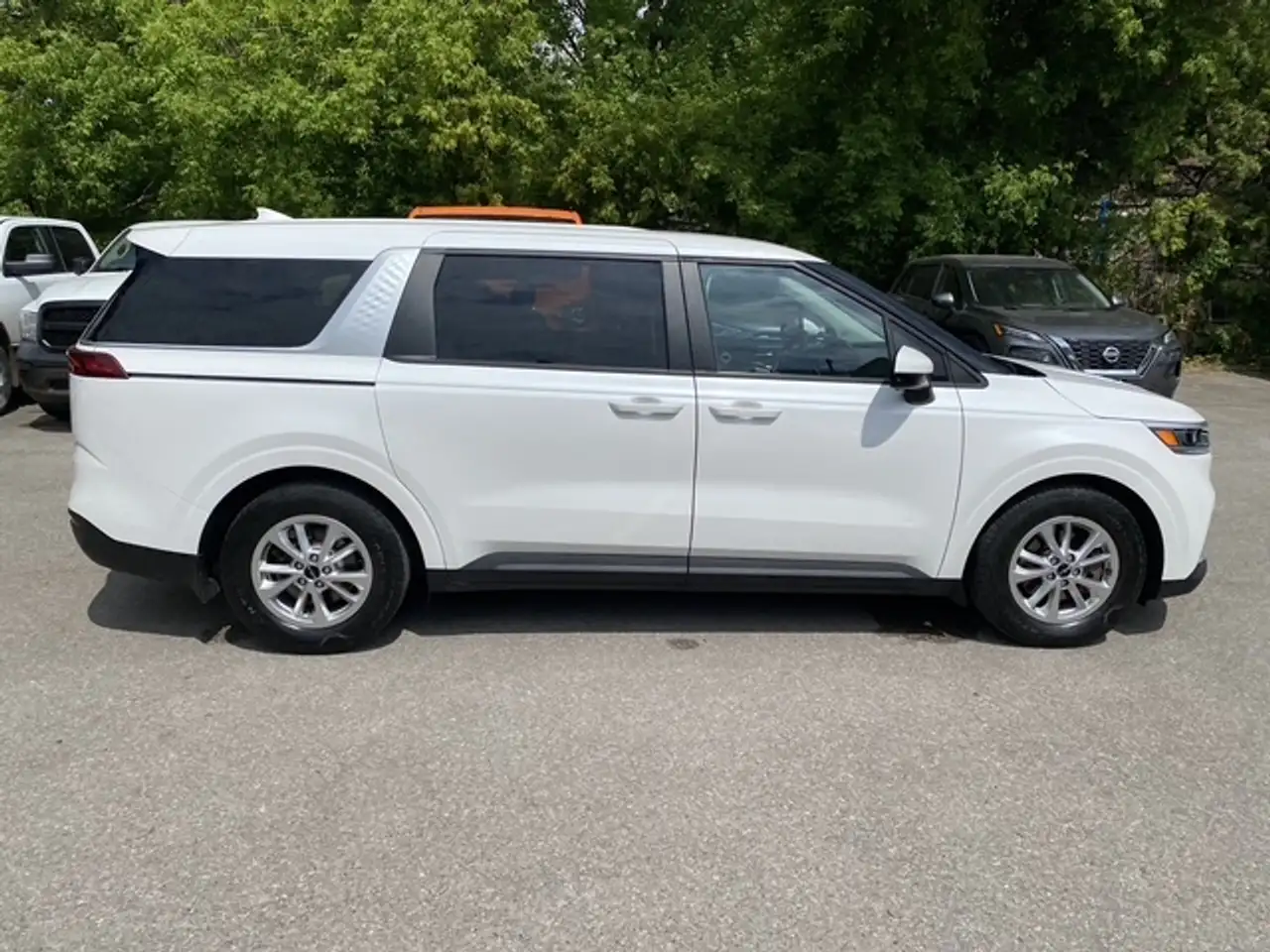 Kia Carnival снимка Kia Carnival