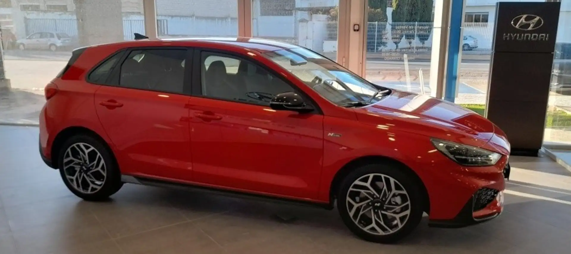 Hyundai i30 1.0 TGDI N Line 100 Rojo - 2