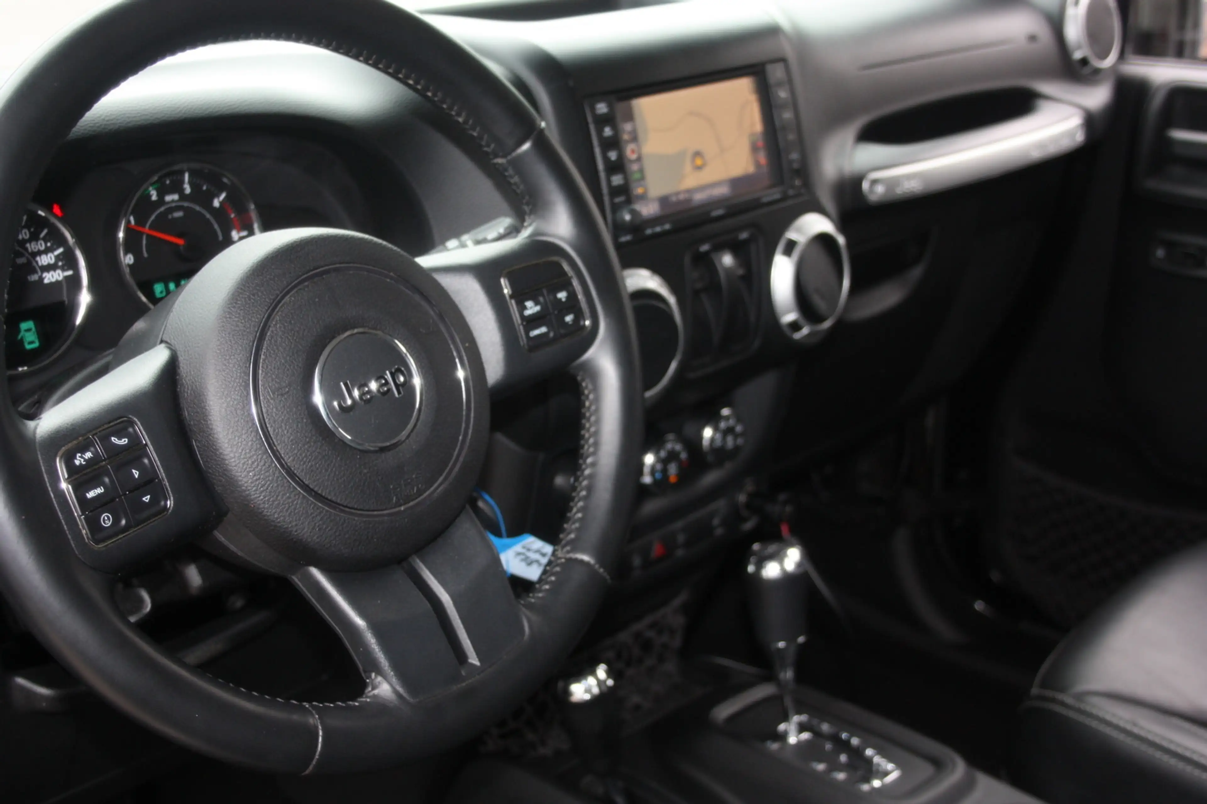 Jeep Wrangler 2.8 SAHARA Auto. Navi/Kam/Leder/Ahk — photo 12
