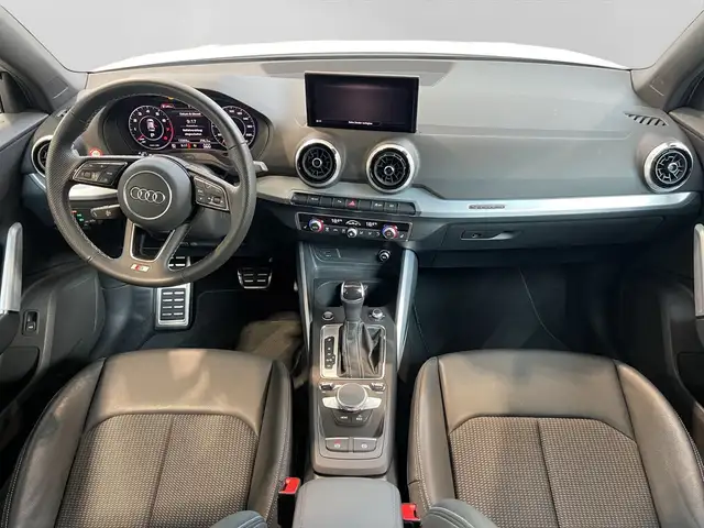 Audi Q2 view 5