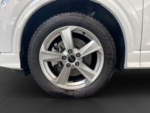 Audi Q2 view 7