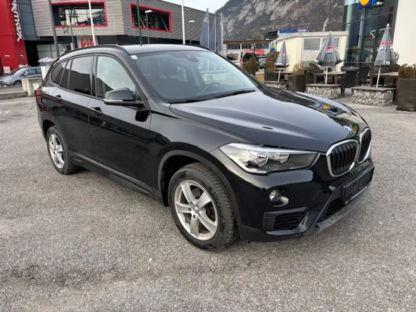 BMW X1 xDrive18d Advantage Schwarz - 2
