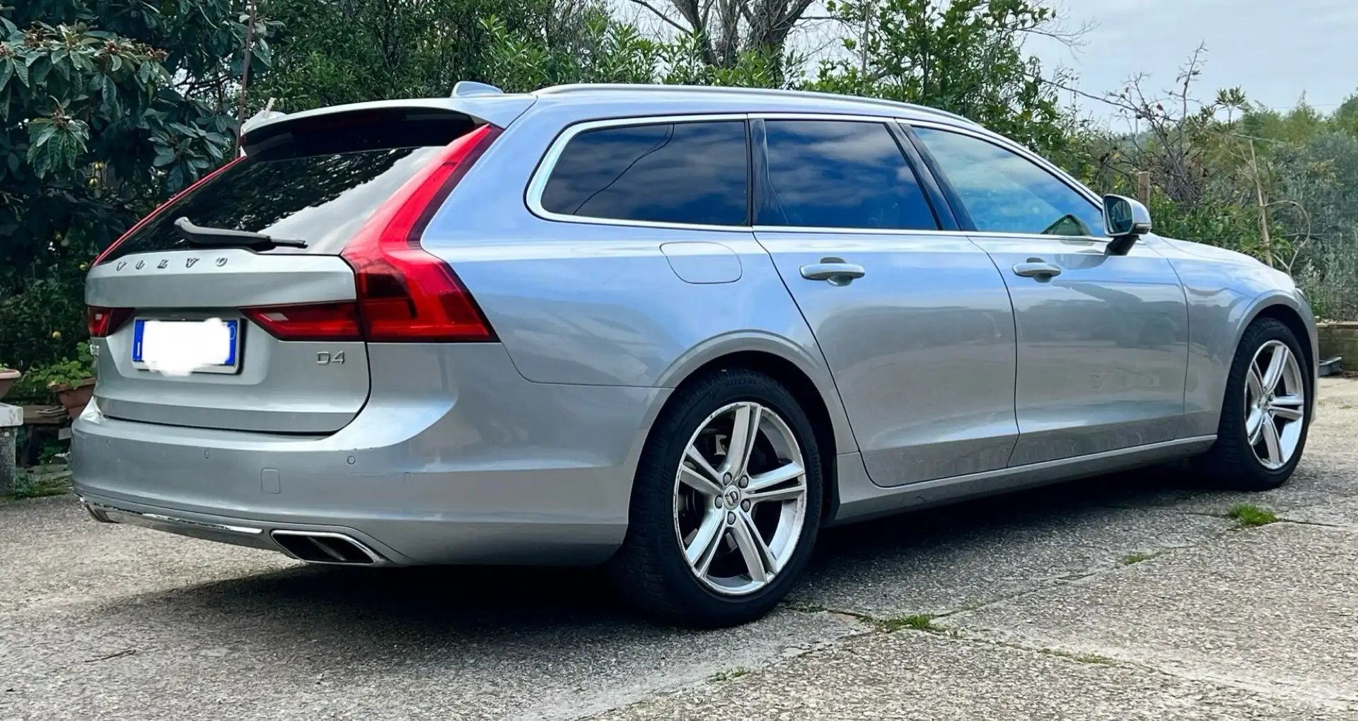 Volvo V90 2.0 d4 Momentum geartronic Gris - 2