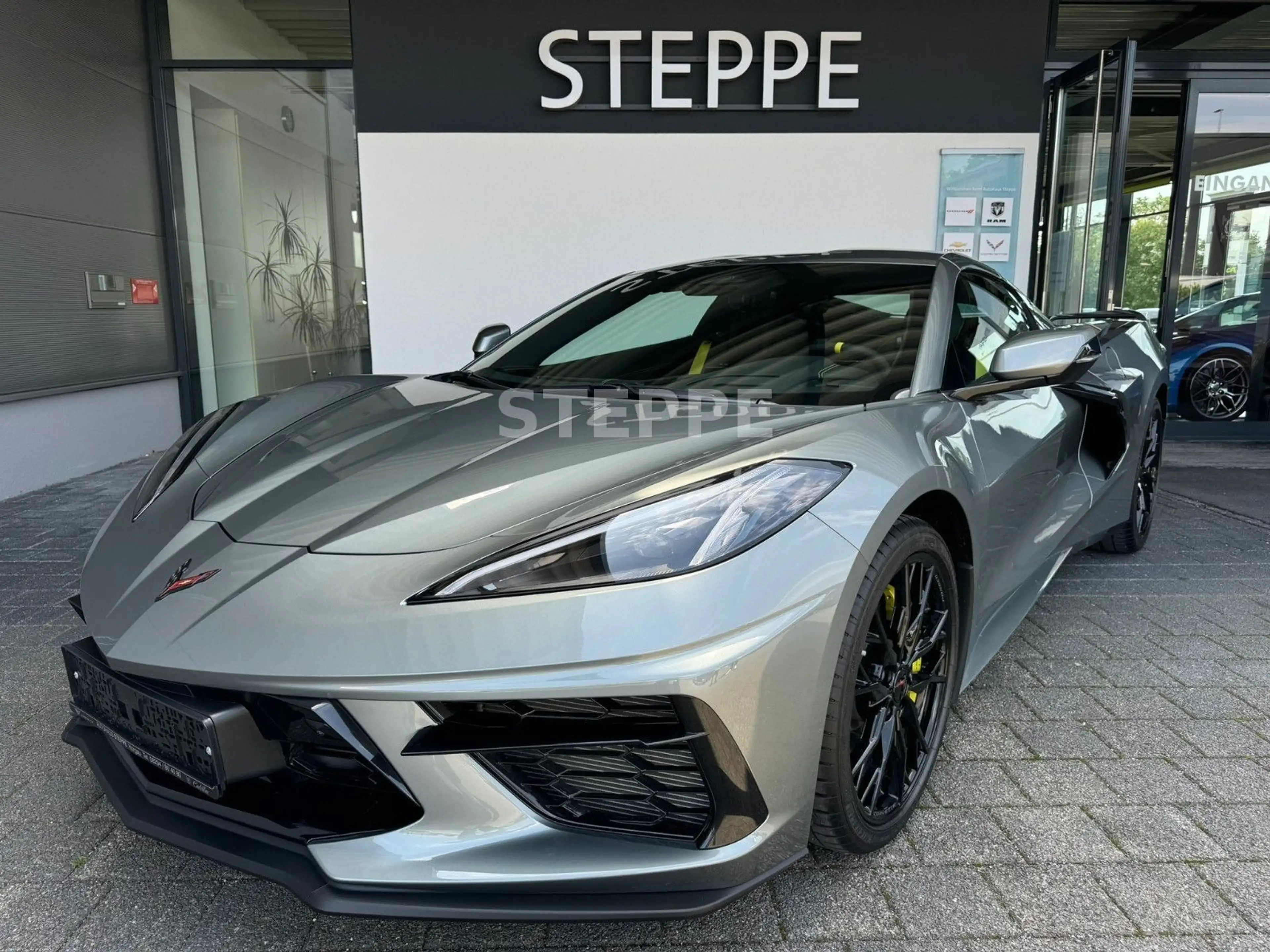 Corvette C8 Stingray Coupe 6,2 V8 3LT Europamodell STEPPE