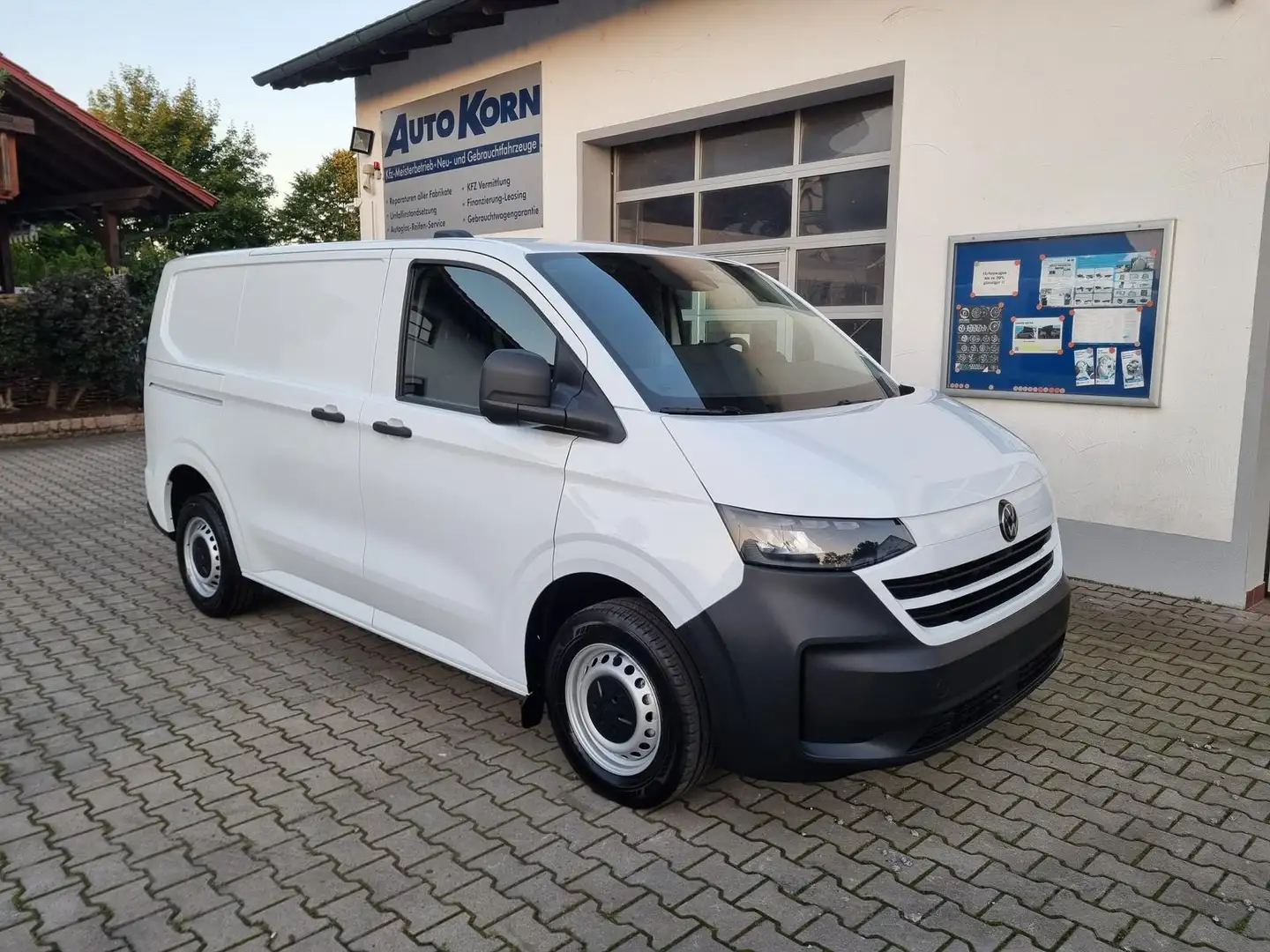 Volkswagen T7 Transporter Kastenwagen 2.0 TDI bijela - 2