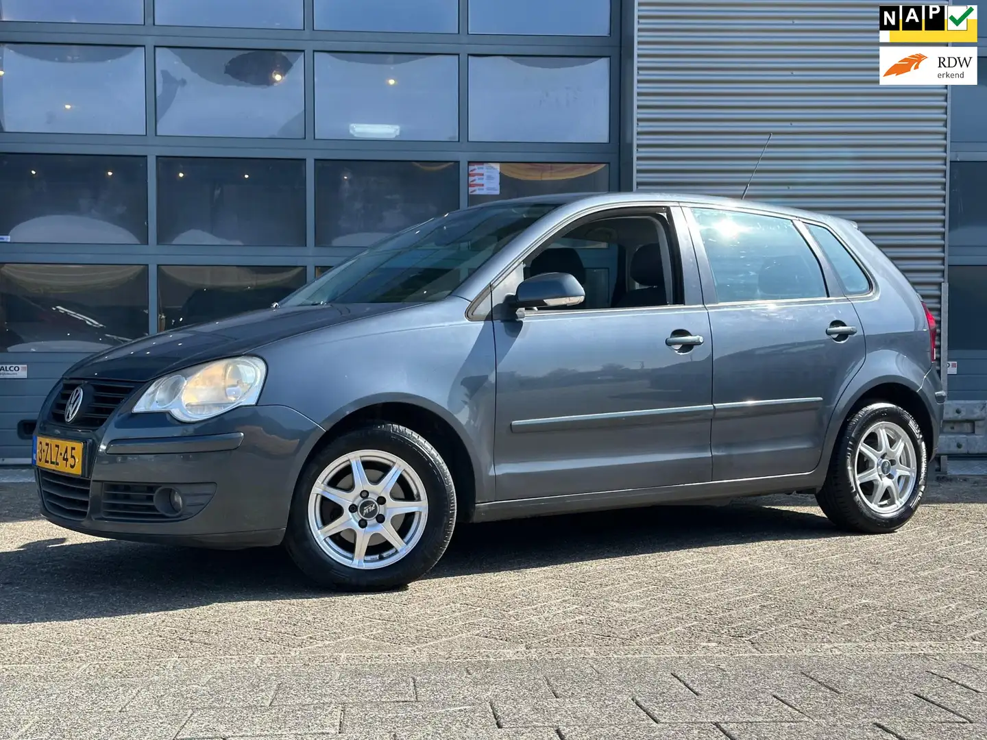 Volkswagen Polo 1.2 Easyline | Airco | Nieuw APK | NAP Gris - 1