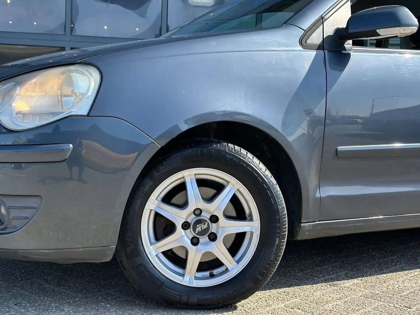 Volkswagen Polo 1.2 Easyline | Airco | Nieuw APK | NAP Gris - 2