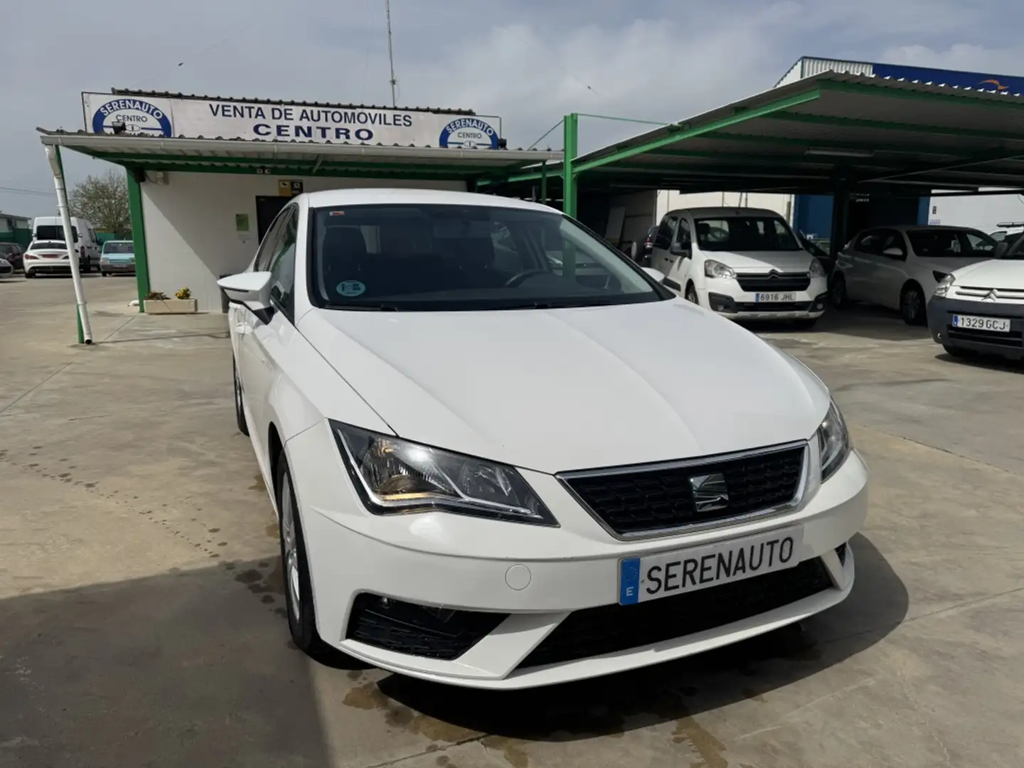 SEAT Leon 1.6TDI CR S&S Reference Plus 115 Blanco - 1