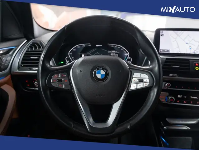 BMW X3 view 12