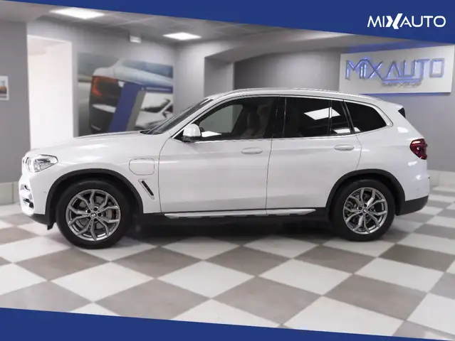 BMW X3 view 3