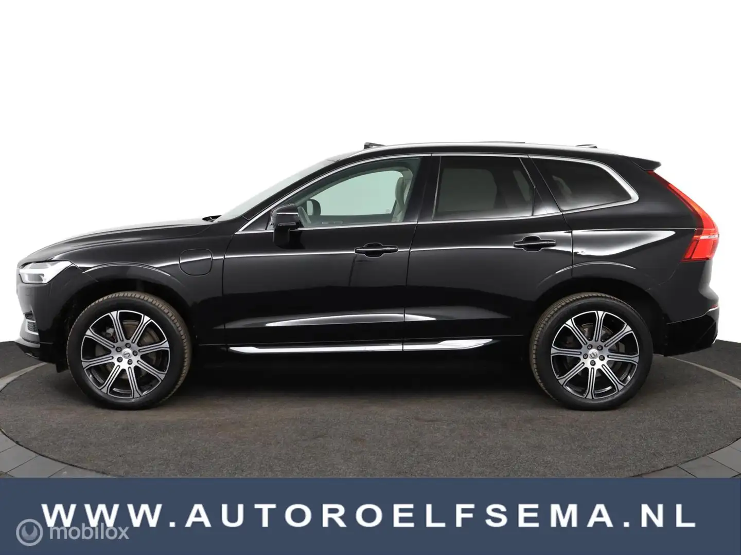 Volvo XC60 2.0 T8 Twin Engine AWD |Luchtvering|Pano|Trekh|ACC Zwart - 1