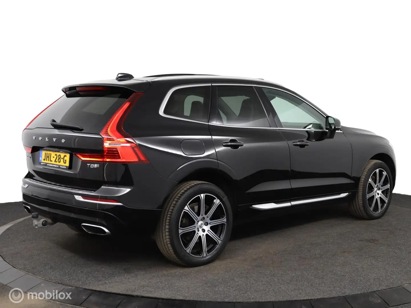 Volvo XC60 2.0 T8 Twin Engine AWD |Luchtvering|Pano|Trekh|ACC Zwart - 2