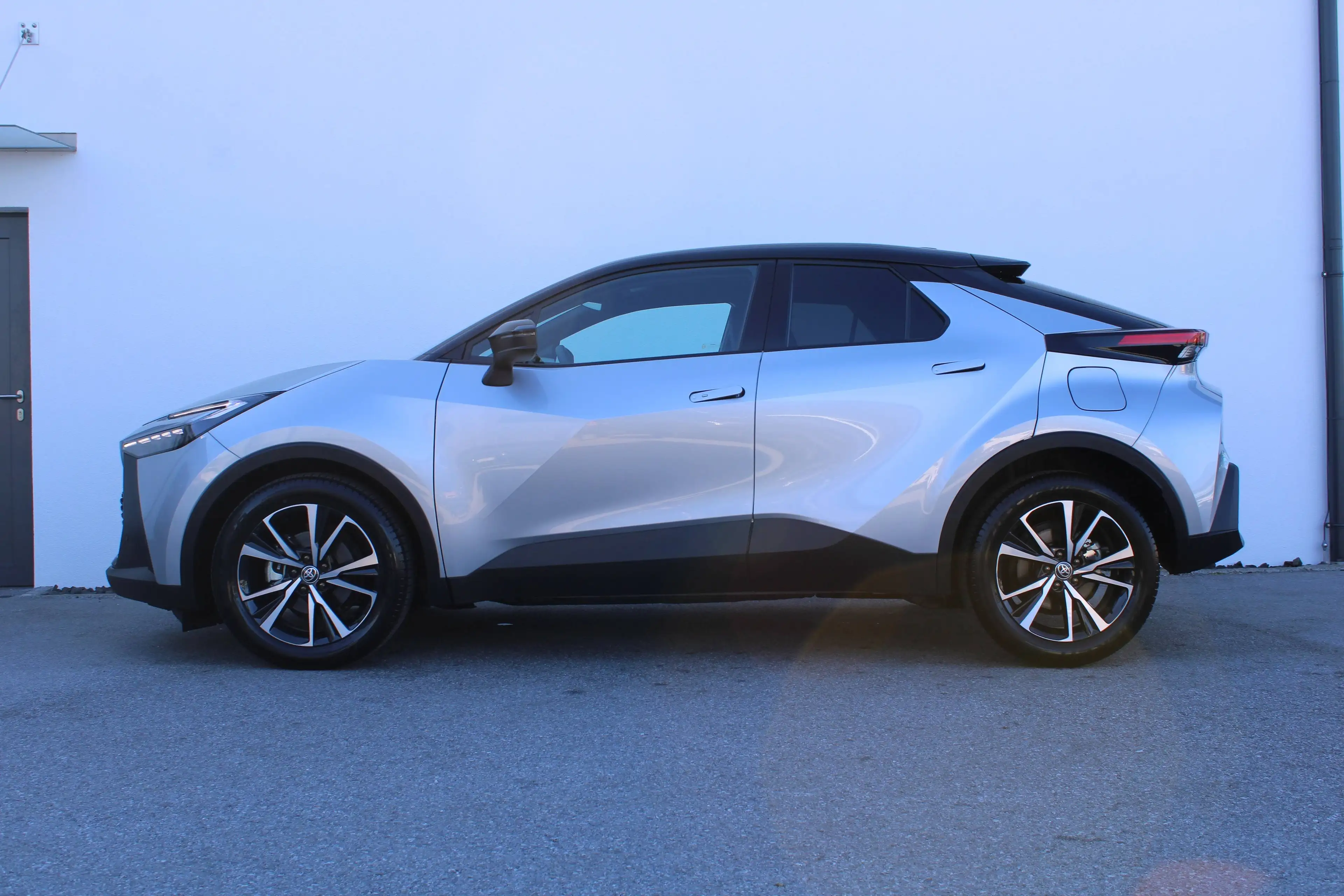 Toyota C-HR 1.8 Hybrid "ACTIVE DRIVE" mit Technik Paket Aut. — photo 3
