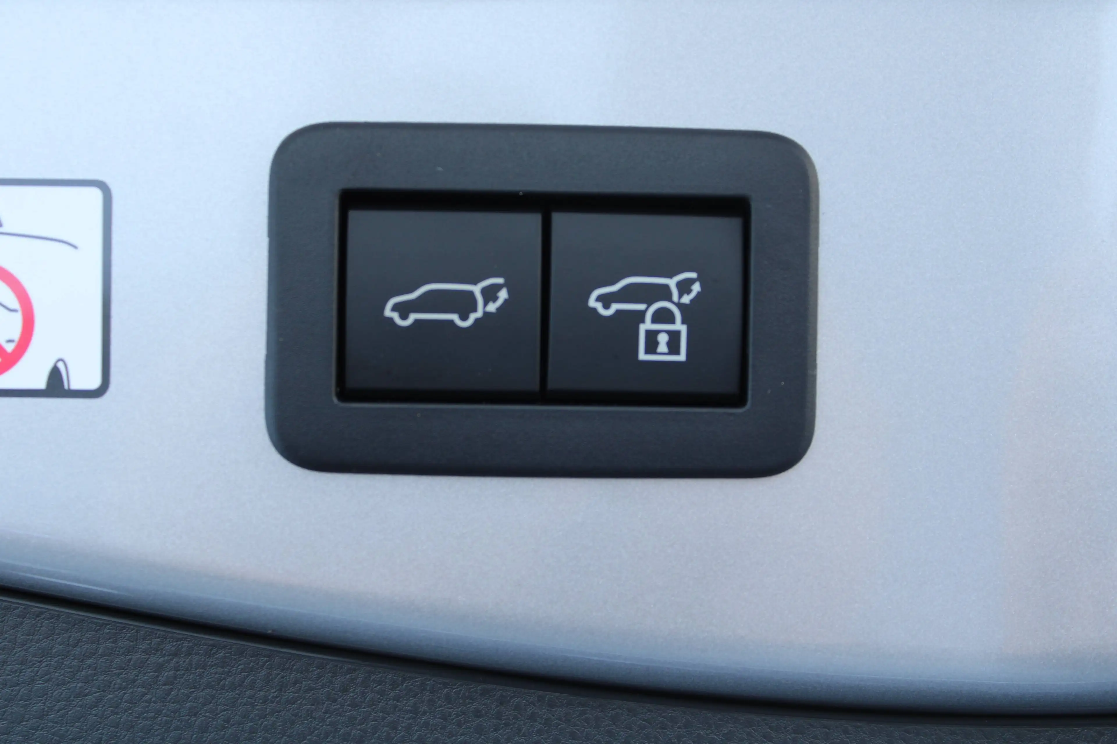 Toyota C-HR 1.8 Hybrid "ACTIVE DRIVE" mit Technik Paket Aut. — photo 7