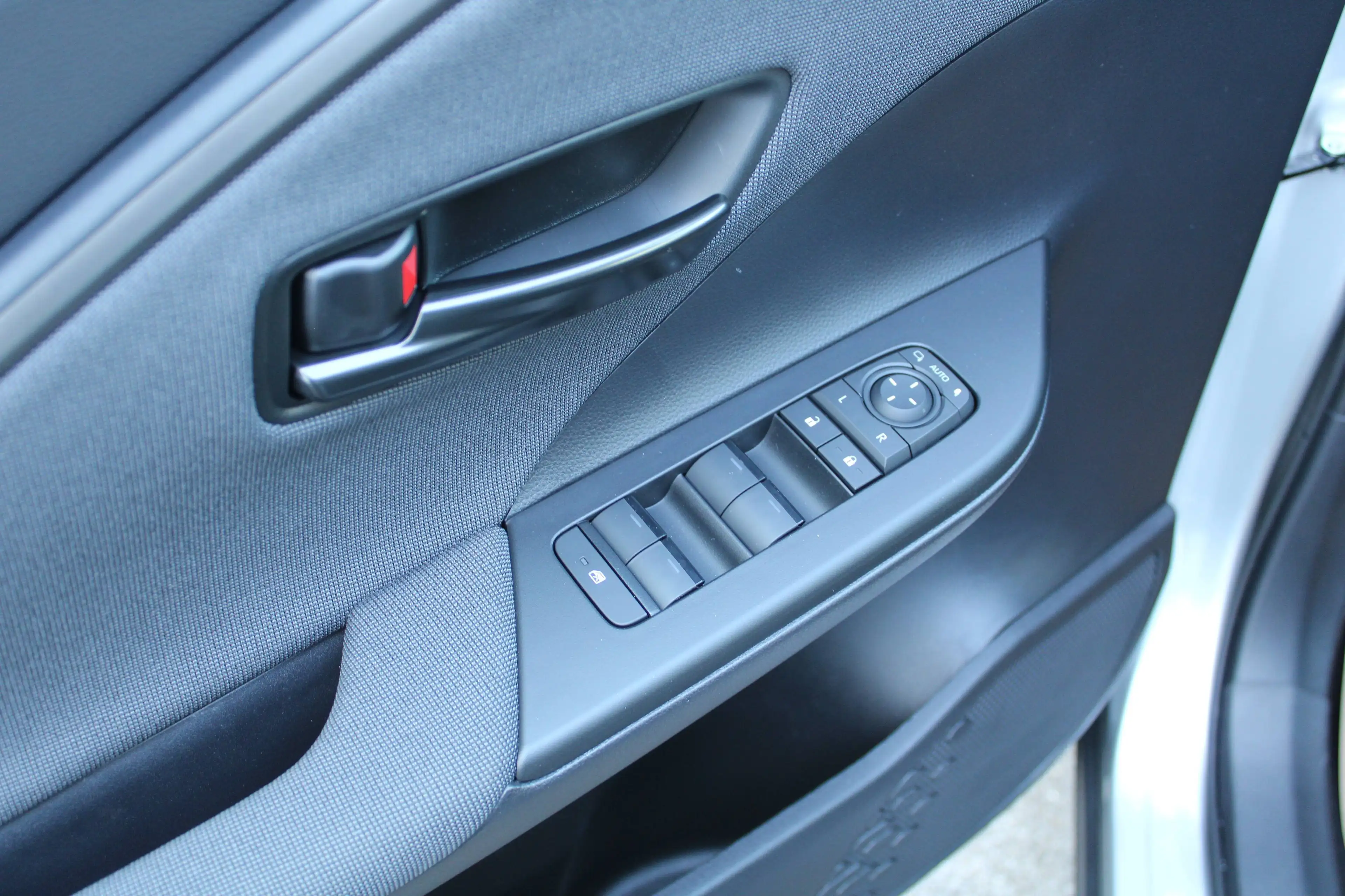 Toyota C-HR 1.8 Hybrid "ACTIVE DRIVE" mit Technik Paket Aut. — photo 12