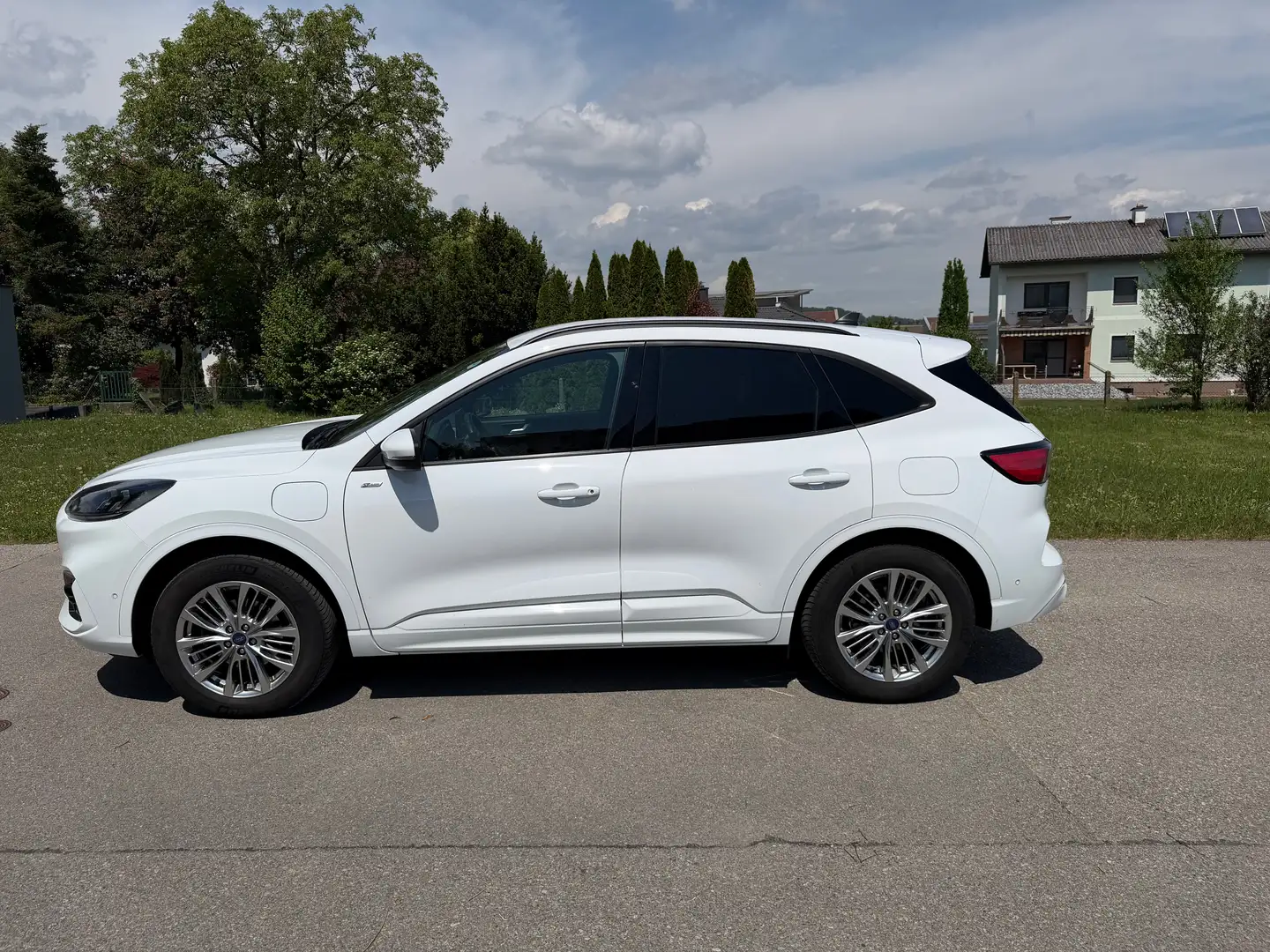 Ford Kuga Kuga 2,5 Duratec FHEV AWD ST-Line Aut. ST-Line Weiß - 2