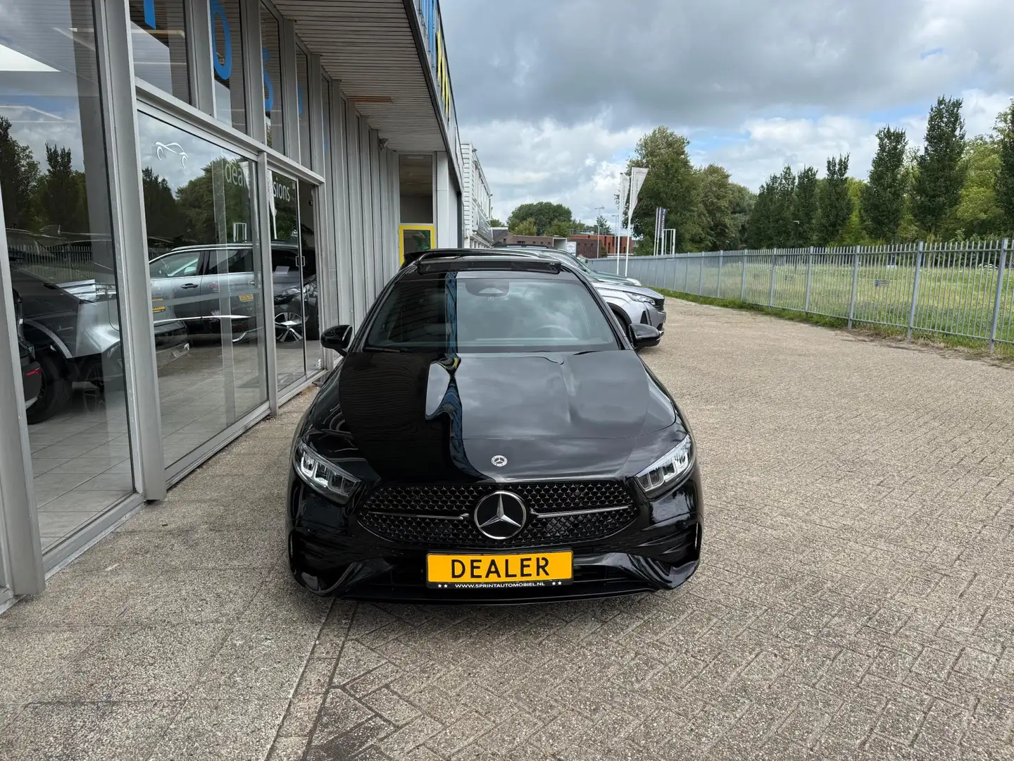 Mercedes-Benz A 200 AMG Line / PANORAMADAK / VOL VOL OP OPTIE Noir - 2