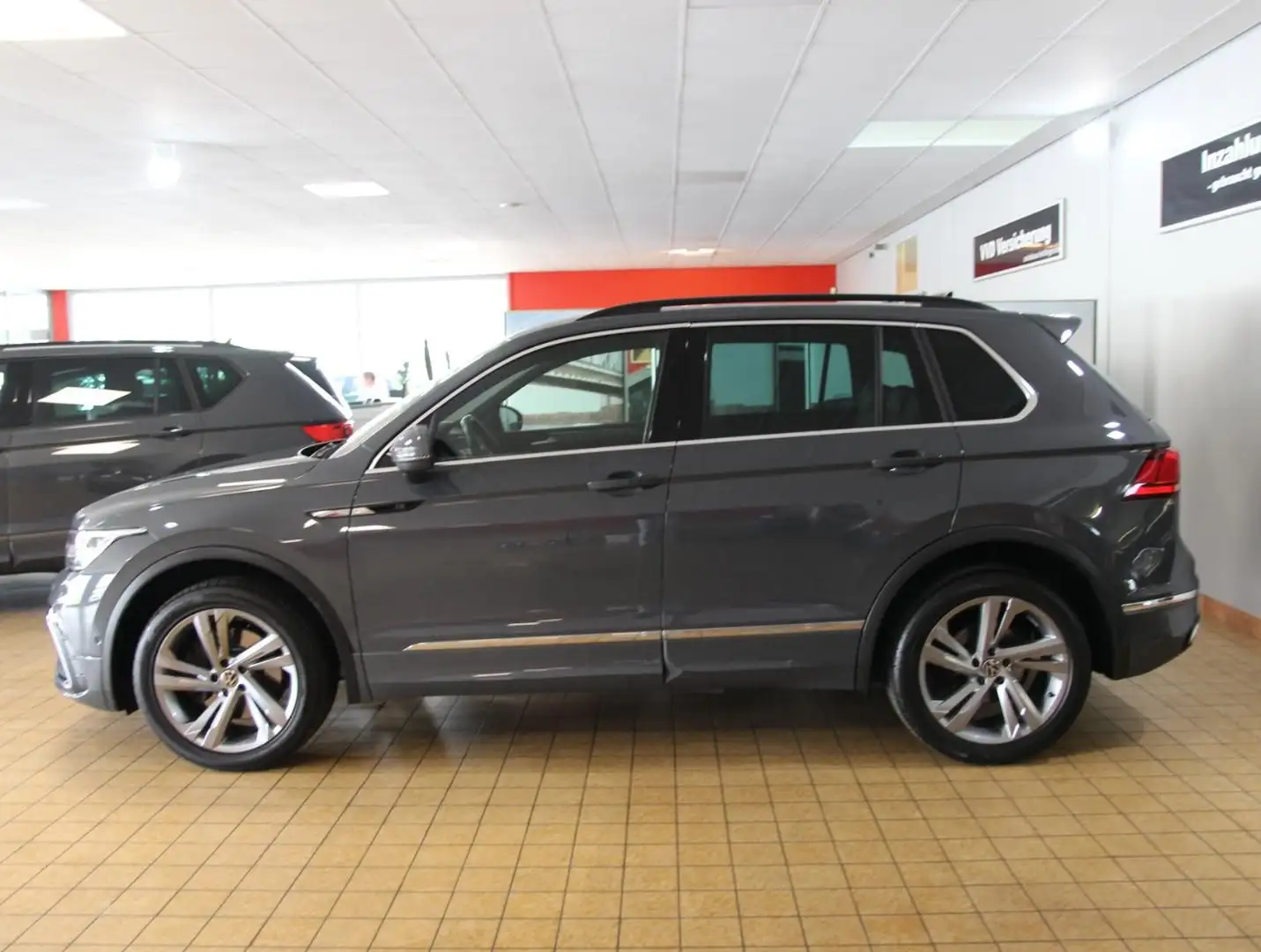 Volkswagen Tiguan R-Line 2.0 TDI,DSG,4motion,AHK,Matrix,Sta Gris - 2