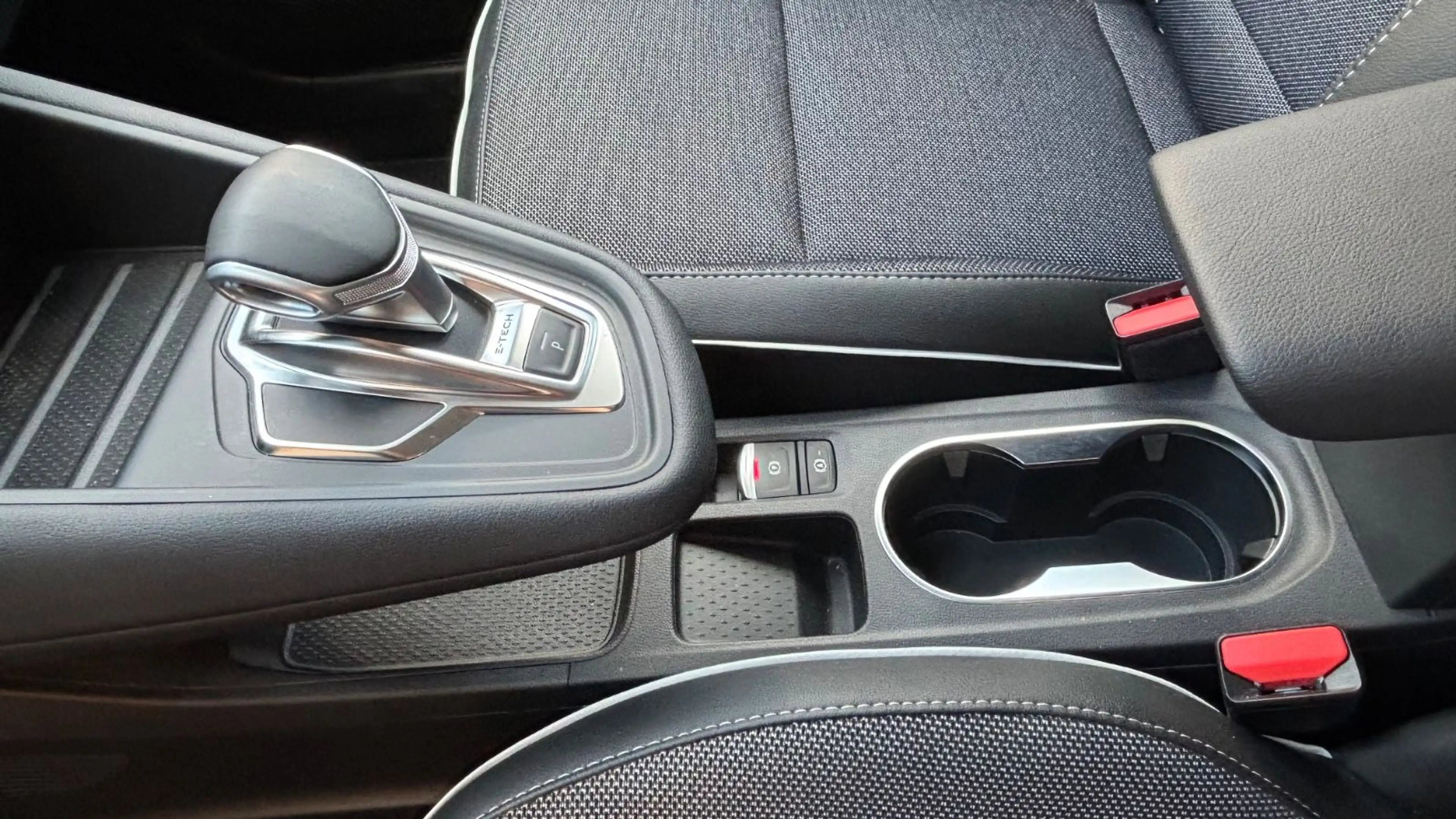 Renault Captur II Intens E-Tech Plug in 160 /Kamera/ SHZ — photo 8