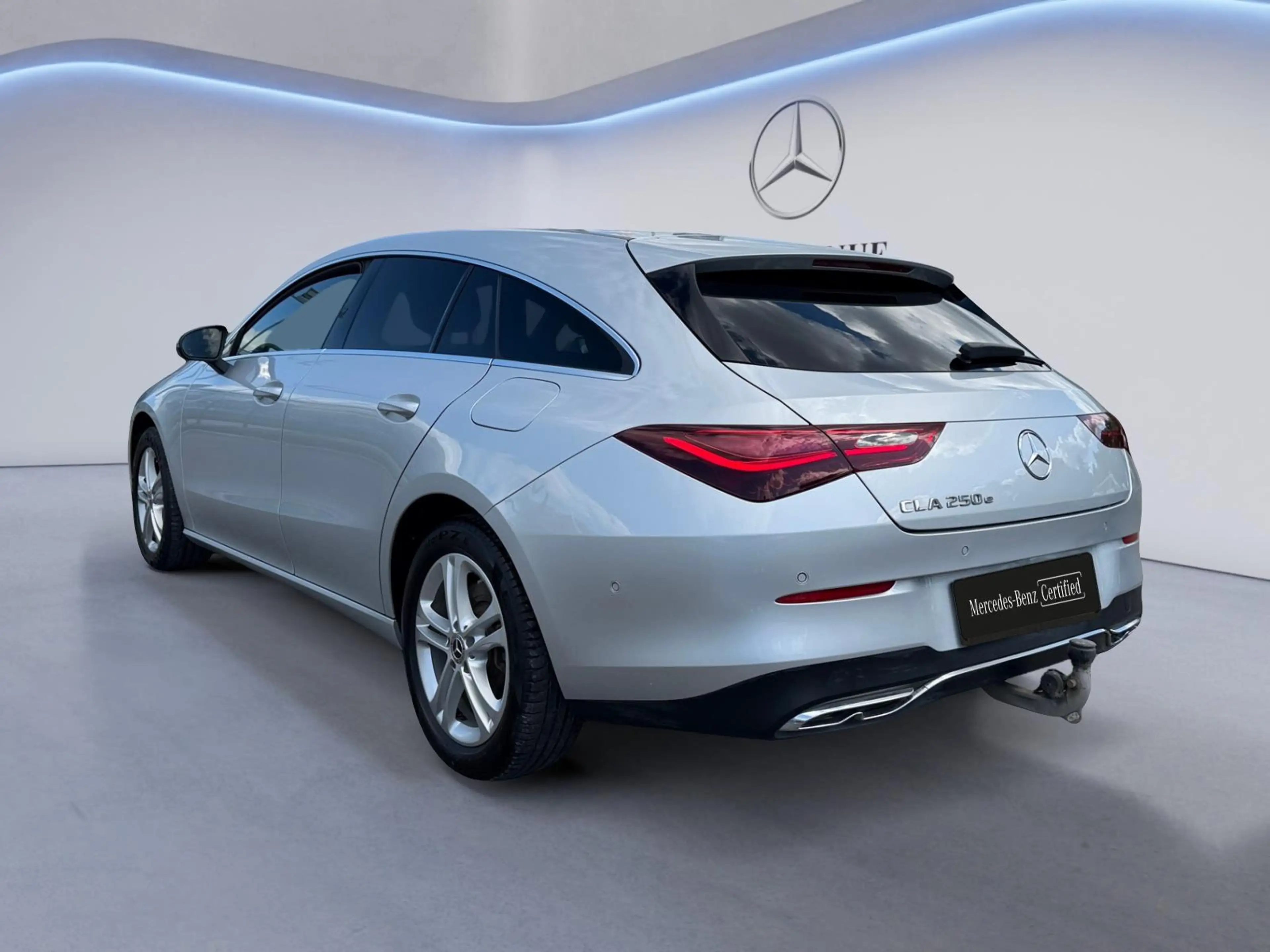 Mercedes-Benz CLA 250 Shooting Brake CLA e Luxury Line — photo 3