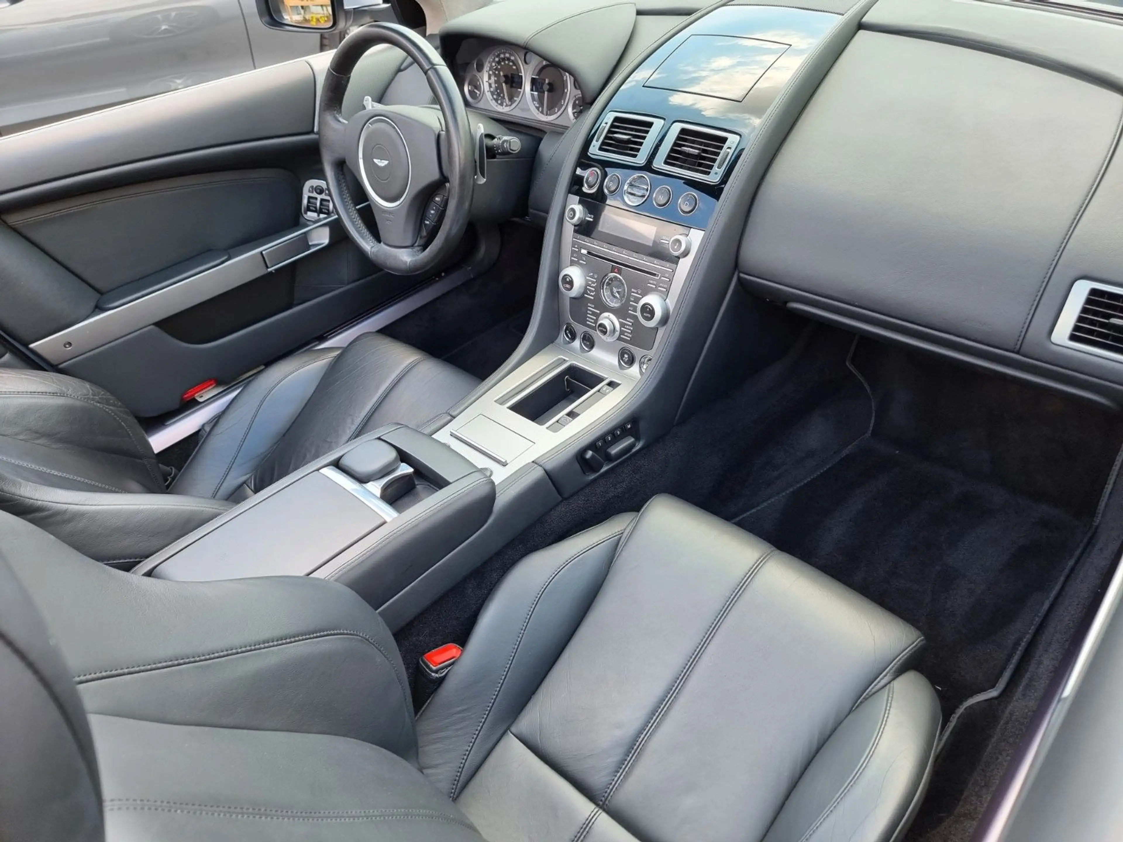 Aston Martin DB9 Volante 6.0 Luxury Edition im Sammlerzustand — photo 11