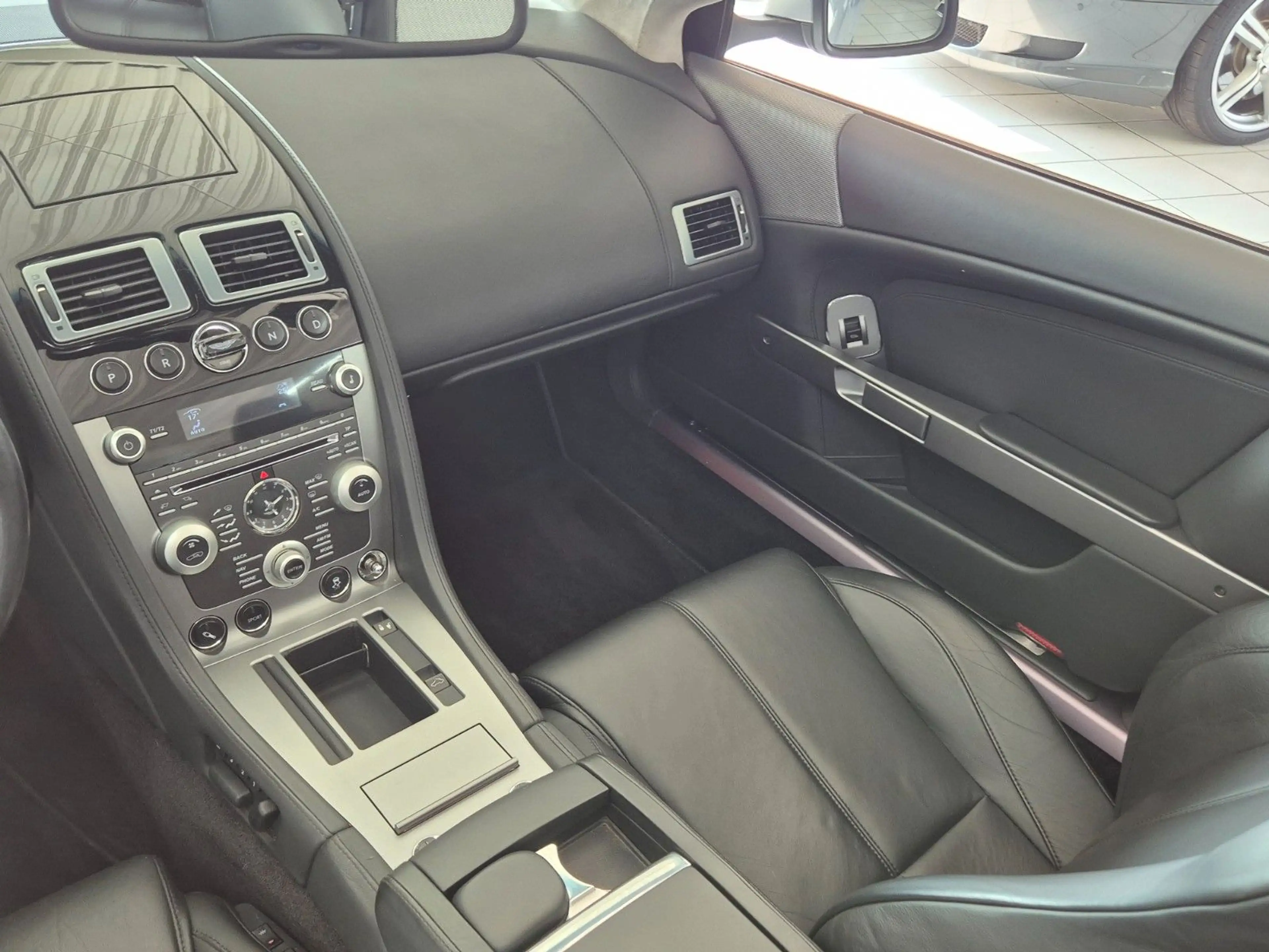 Aston Martin DB9 Volante 6.0 Luxury Edition im Sammlerzustand — photo 14