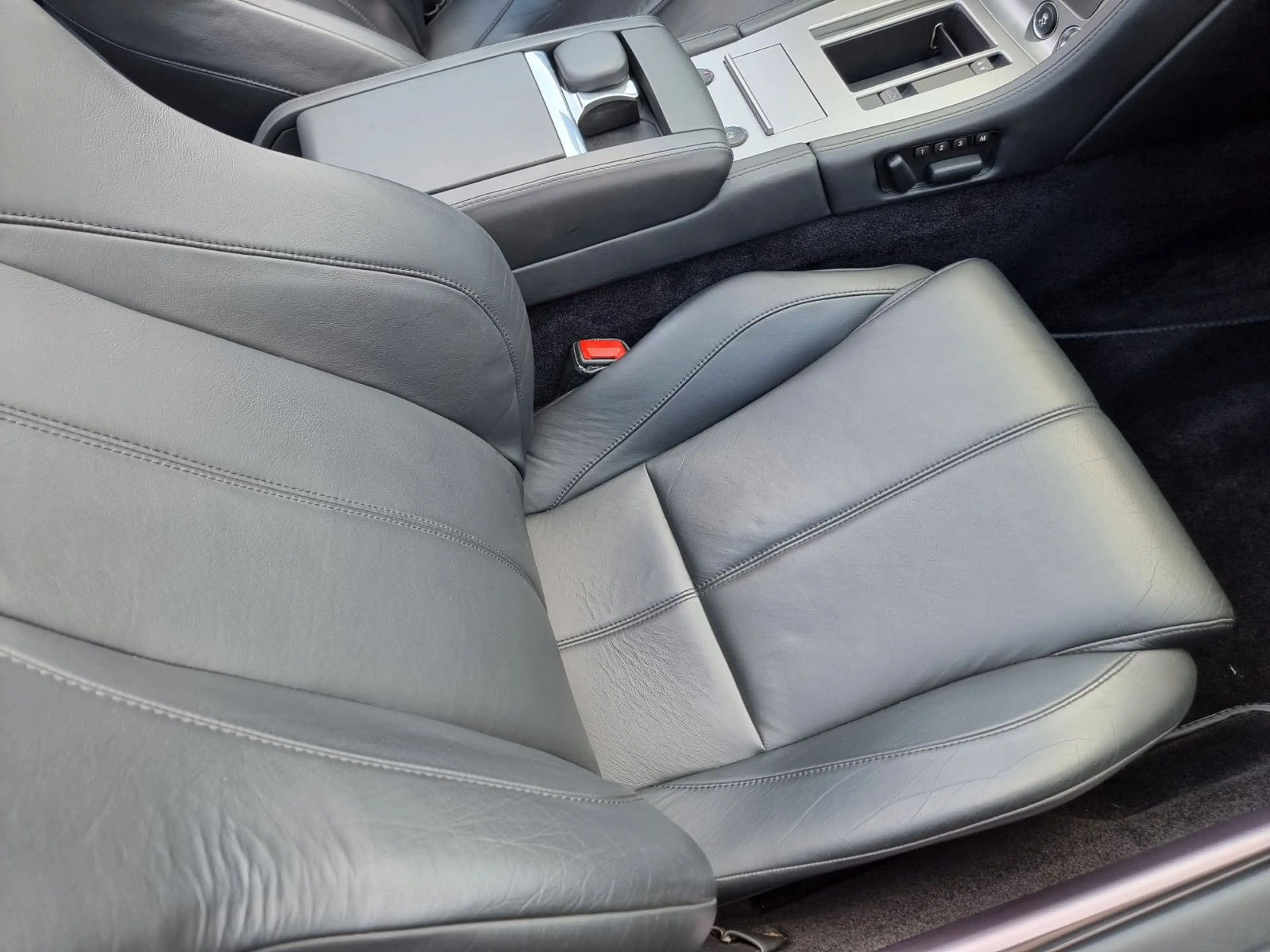 Aston Martin DB9 Volante 6.0 Luxury Edition im Sammlerzustand — photo 12