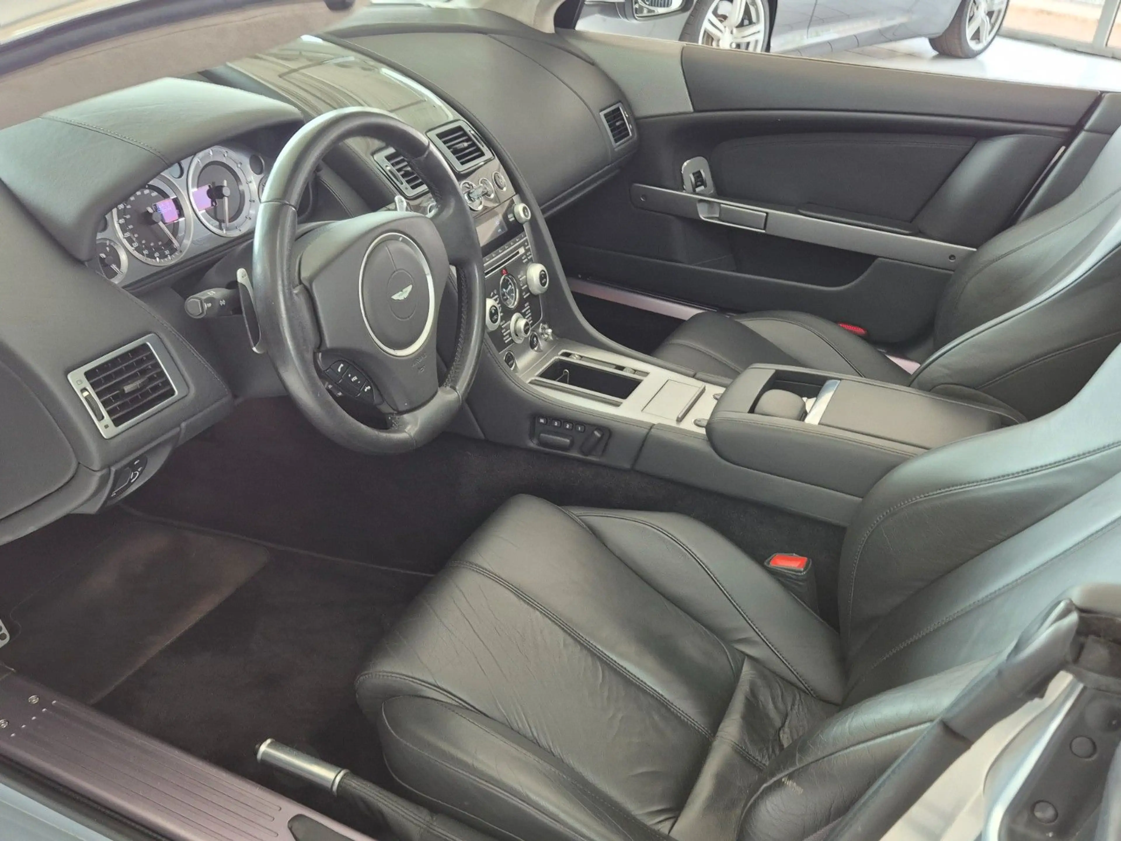 Aston Martin DB9 Volante 6.0 Luxury Edition im Sammlerzustand — photo 13