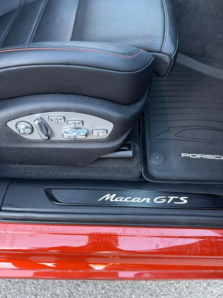 Porsche Macan photo Porsche Macan