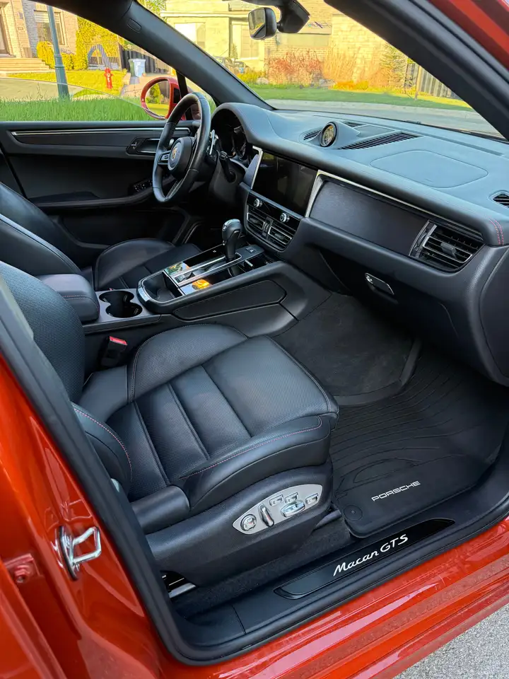 Porsche Macan photo Porsche Macan