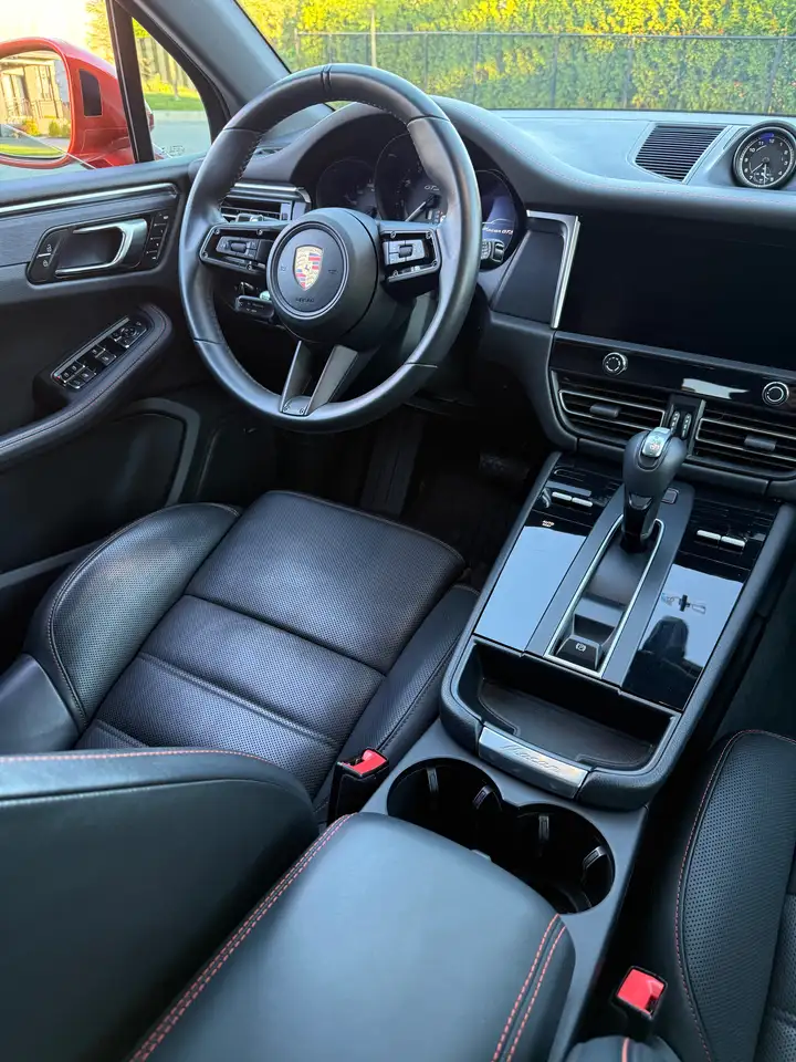 Porsche Macan photo Porsche Macan