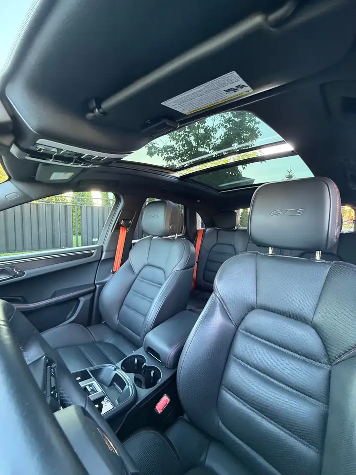 Porsche Macan photo Porsche Macan
