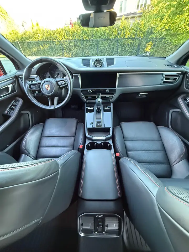 Porsche Macan photo Porsche Macan