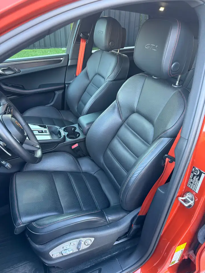 Porsche Macan photo Porsche Macan