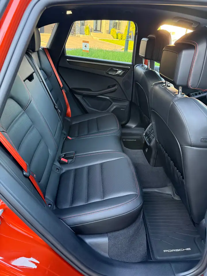 Porsche Macan photo Porsche Macan
