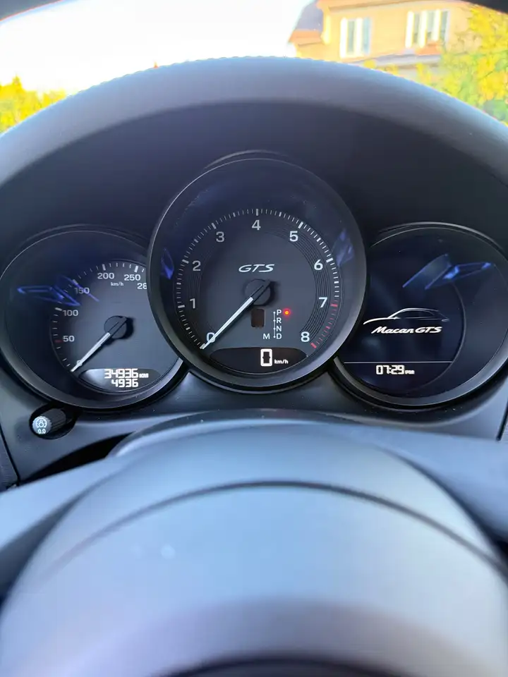 Porsche Macan photo Porsche Macan