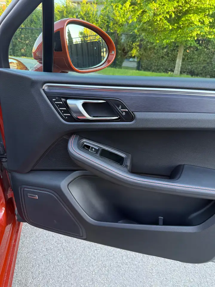 Porsche Macan photo Porsche Macan