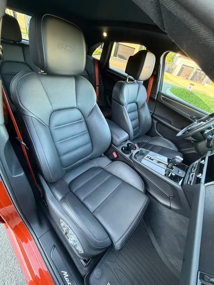Porsche Macan photo Porsche Macan