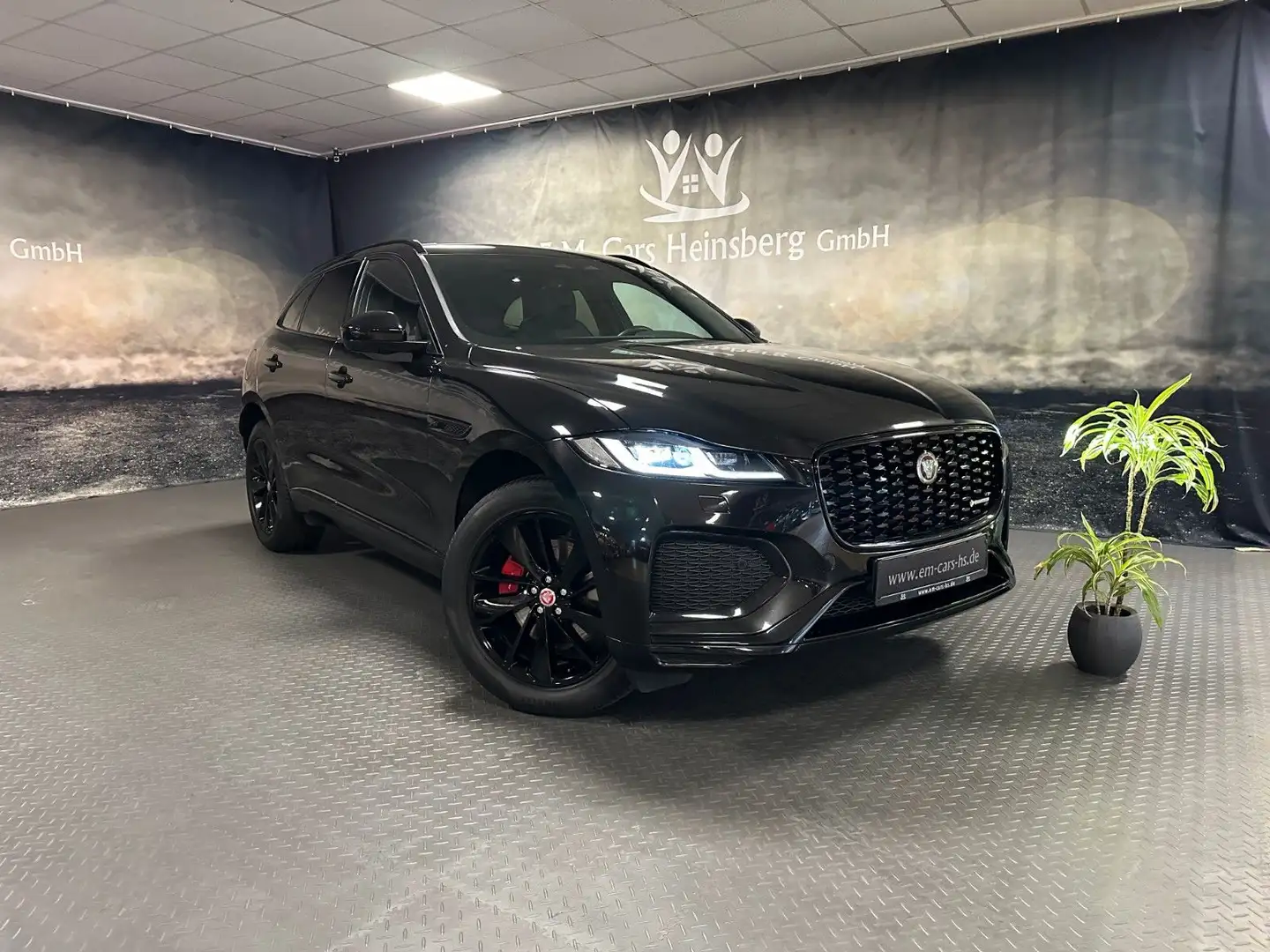 Jaguar F-Pace F-PACE P 250 R-Dynamic Black AWD Meridian Pano Schwarz - 1