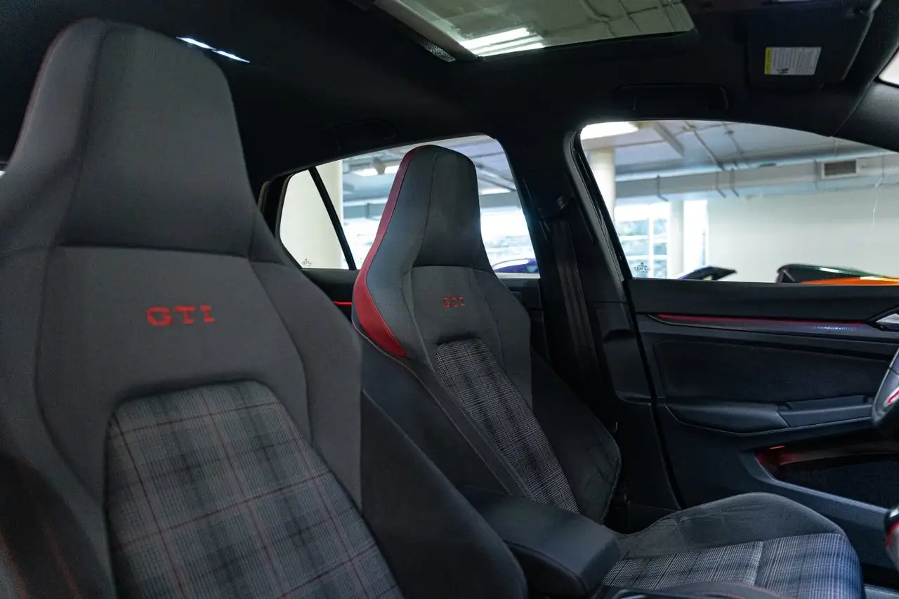 Volkswagen Golf GTI снимка Volkswagen Golf GTI