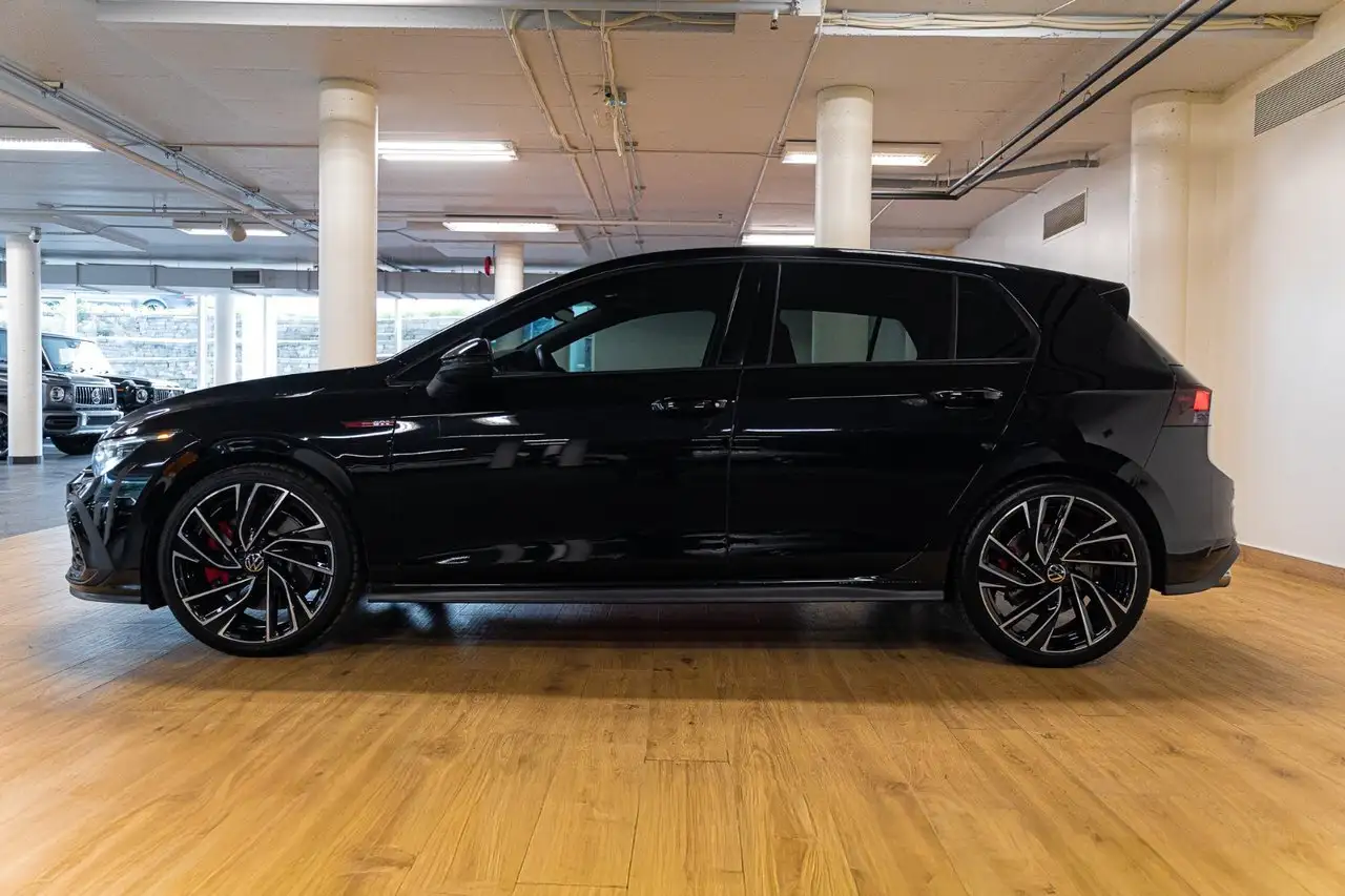Volkswagen Golf GTI снимка Volkswagen Golf GTI