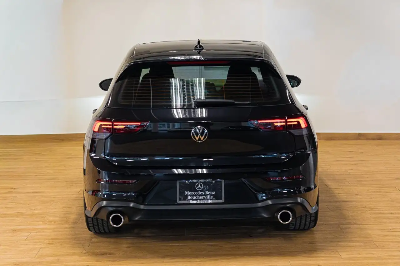 Volkswagen Golf GTI снимка Volkswagen Golf GTI