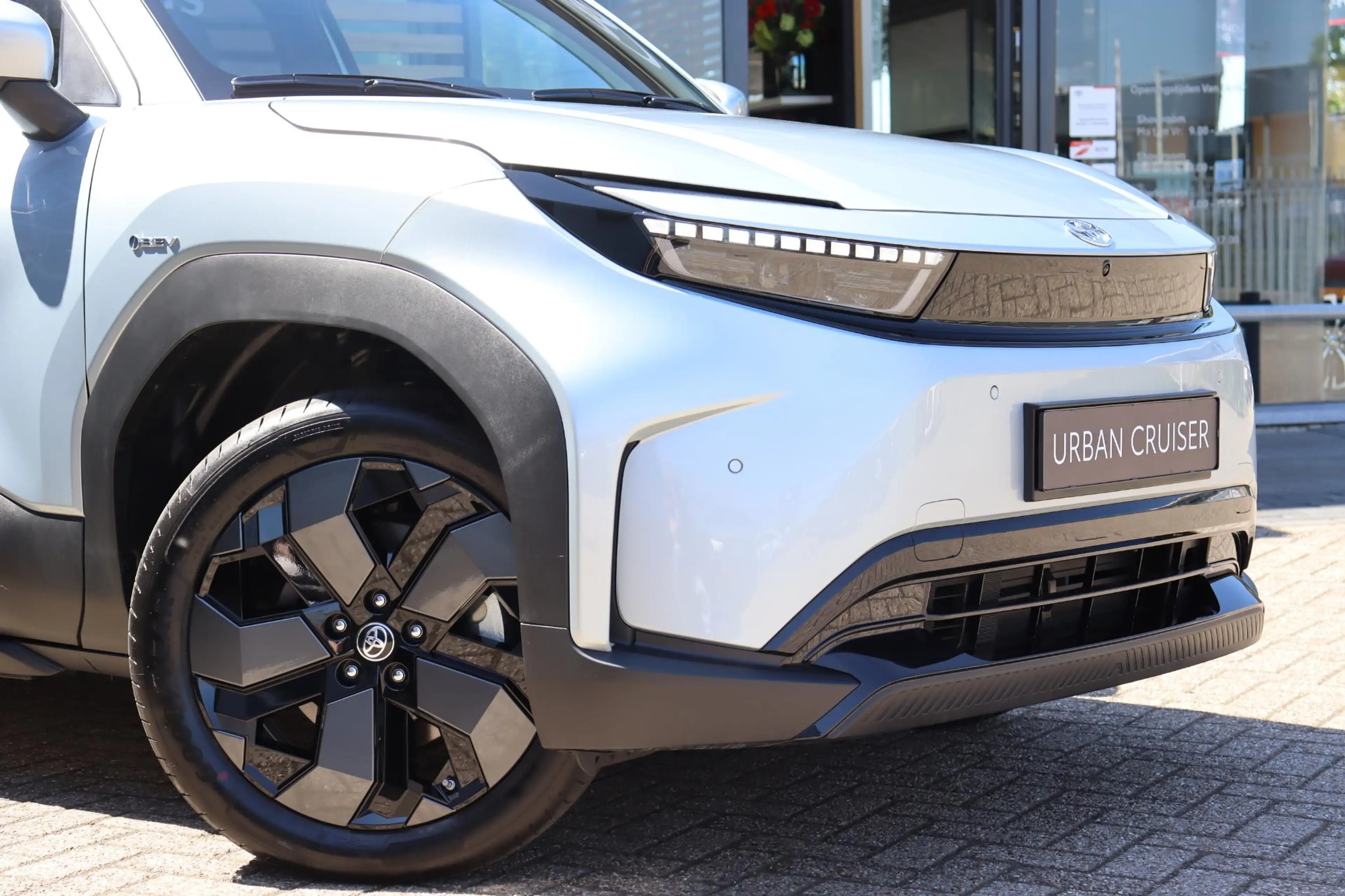 Toyota Urban Cruiser Executive 61 kWh , Panorama dak, 360 camera en Nav — photo 7
