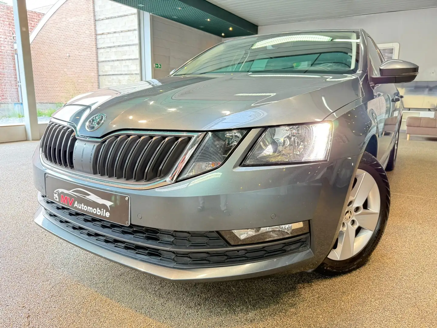 Skoda Octavia 1.0TSI DSG * Navi * Front assist * Camera * Clim Gris - 1