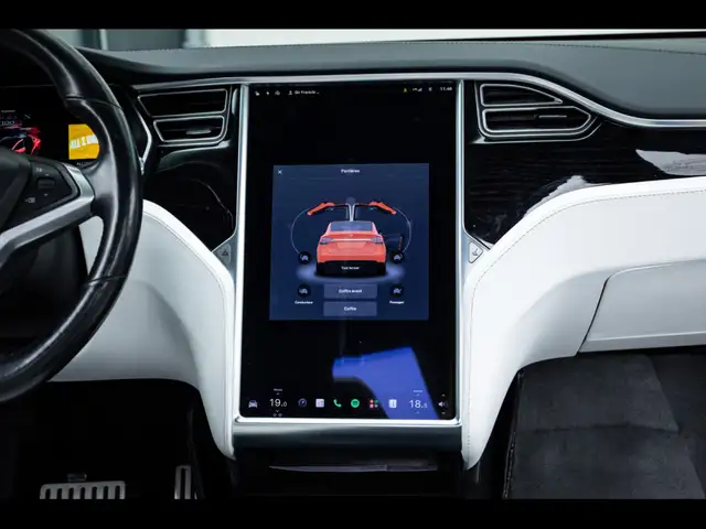 Tesla Model X view 15