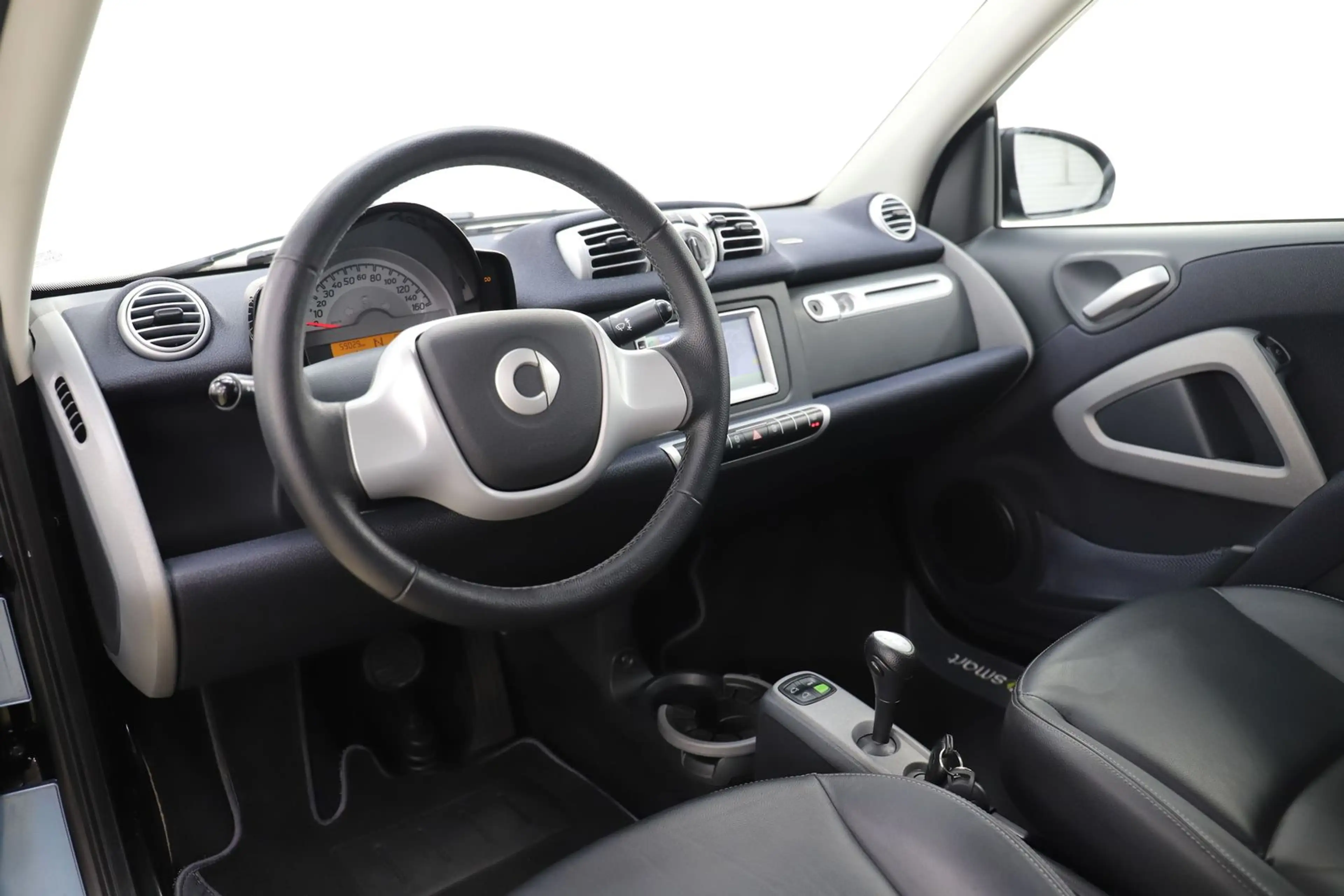 smart forTwo Cabrio 71PS passion Servo Leder Navi SHZ — photo 15