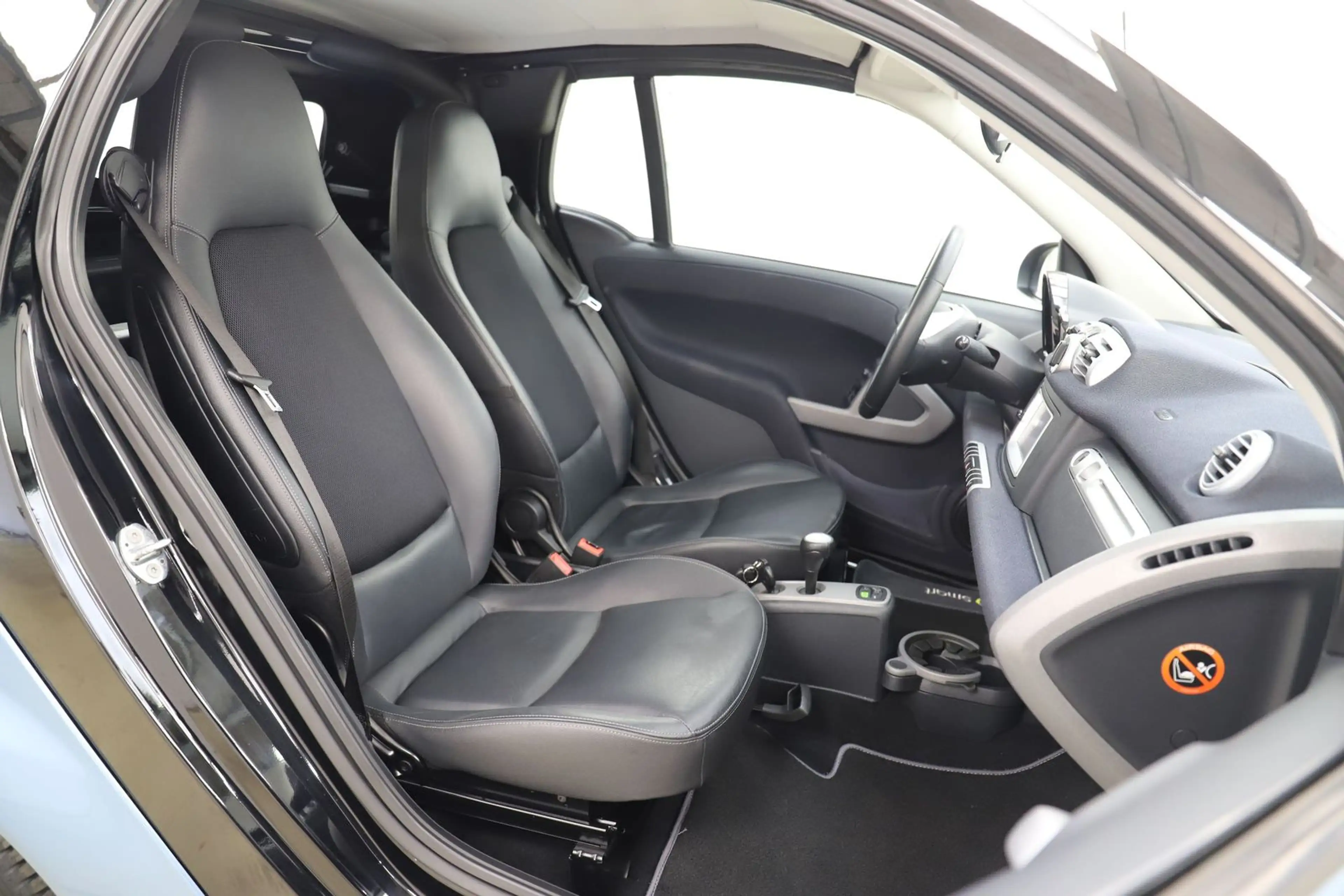 smart forTwo Cabrio 71PS passion Servo Leder Navi SHZ — photo 14
