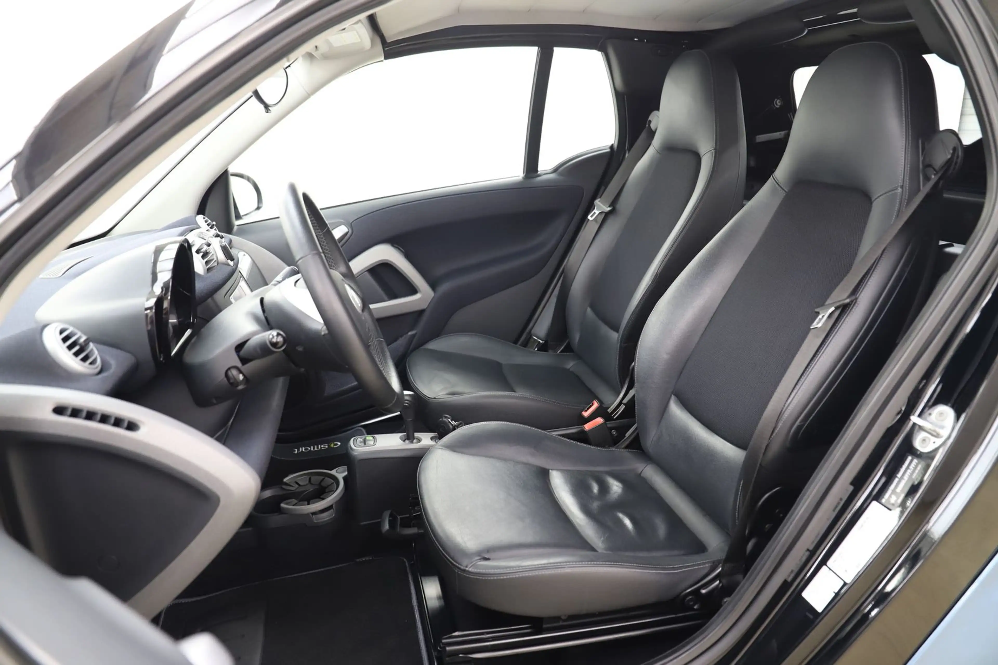smart forTwo Cabrio 71PS passion Servo Leder Navi SHZ — photo 13