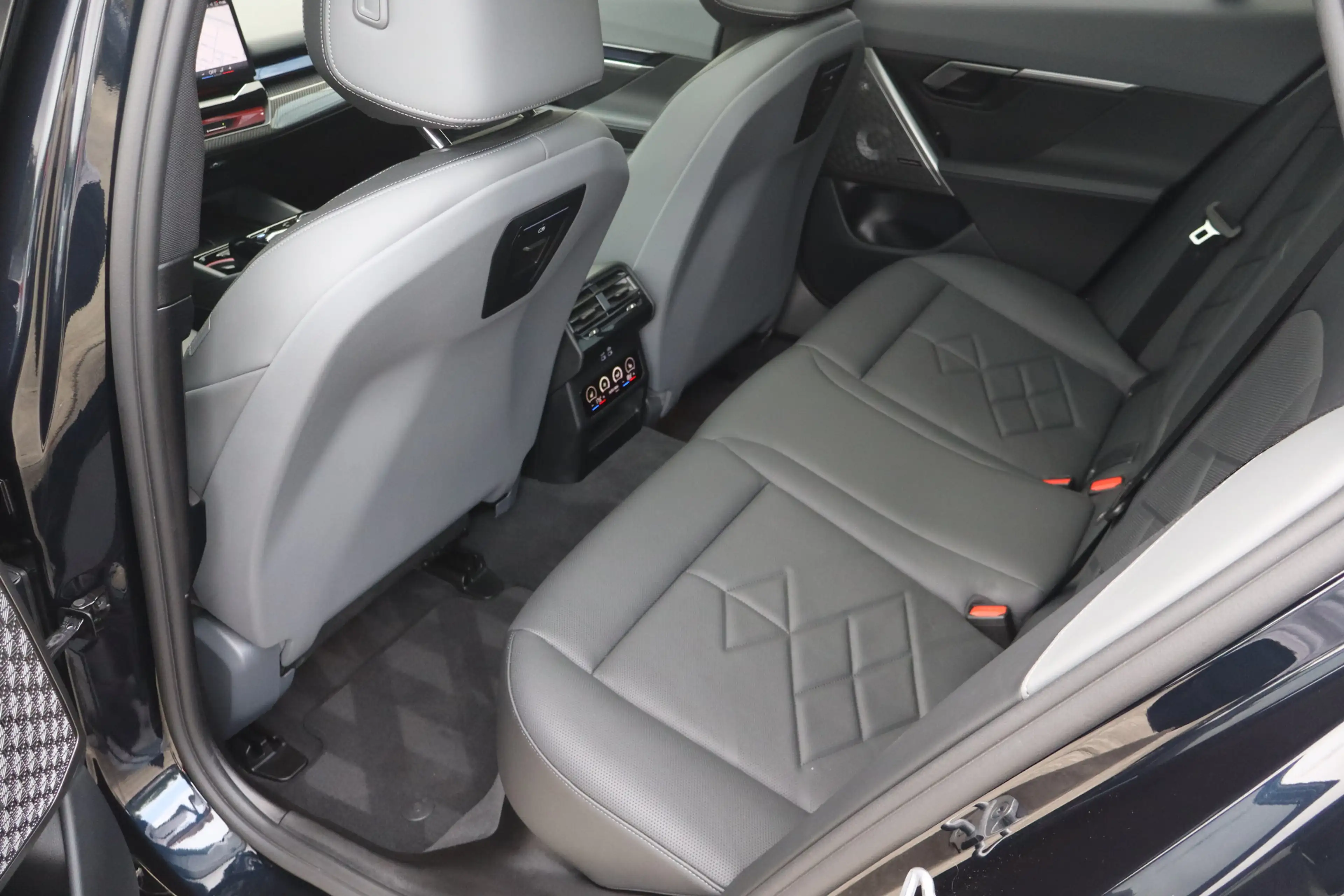 BMW i5 Touring eDrive40 M Sport Edition 84 kWh - NL Auto! — photo 40